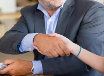 sociedades-de-auditoria-auditores,dando-la-mano