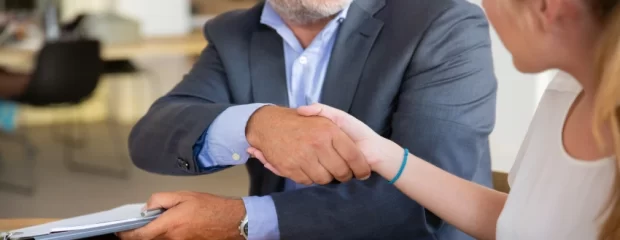 sociedades-de-auditoria-auditores,dando-la-mano