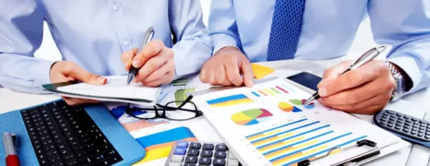 Auditores que optimizan el cierre financiero empresarial